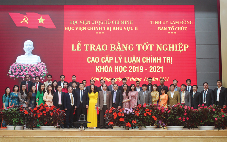 Khởi sắc mới trong công tác cán bộ