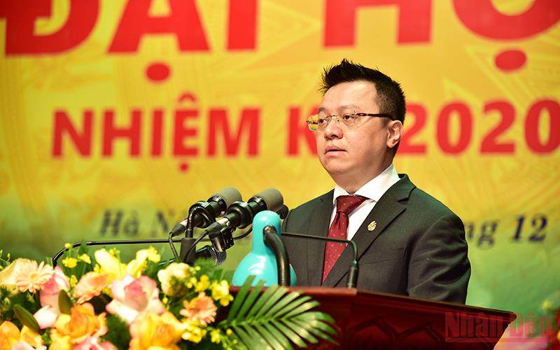 Nhà báo Lê Quốc Minh, Ủy viên Ban Chấp hành Trung ương Đảng, Tổng Biên tập Báo Nhân Dân, Phó Trưởng ban Tuyên giáo Trung ương, Chủ tịch Hội Nhà báo Việt Nam phát biểu khai mạc đại hội. (Ảnh: THÀNH ĐẠT)