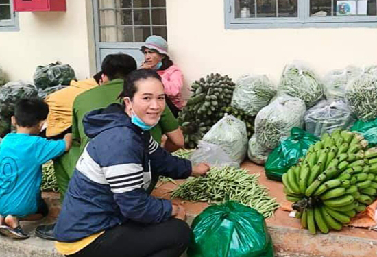 Nữ trưởng thôn ''Ăn cơm nhà, vác tù và hàng tổng''