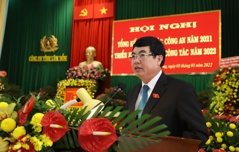 Đồng chí Trần Đình Văn – Phó Bí thư Thường trực Tinh ủy, Trưởng đoàn đại biểu Quốc hội đơn vị tỉnh Lâm Đồng phát biểu chỉ đạo hội nghị