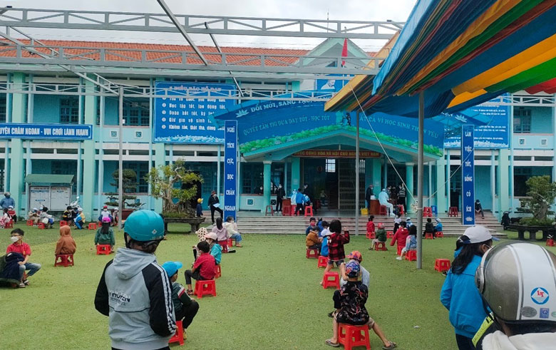 Ghi nhận 230 ca Covid-19 mới, cách ly và điều trị tại nhà 8.497 người
