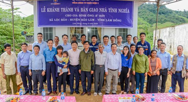 Lễ trao nhà tình nghĩa cho gia đình chính sách trên địa bàn