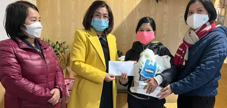 Hỗ trợ hoàn cảnh khó khăn từ Chương trình "Mẹ đỡ đầu"