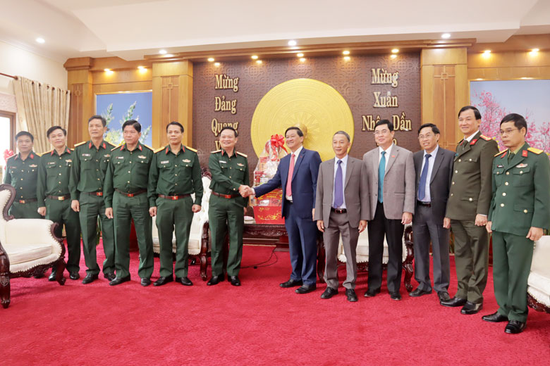 Lãnh đạo Bộ Tư lệnh Quân khu 7 chúc Tết tỉnh Lâm Đồng