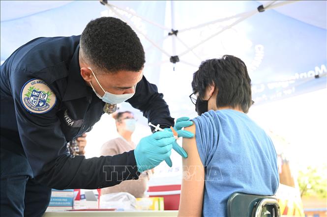Mỹ siết chặt quy định tiêm vaccine phòng COVID-19