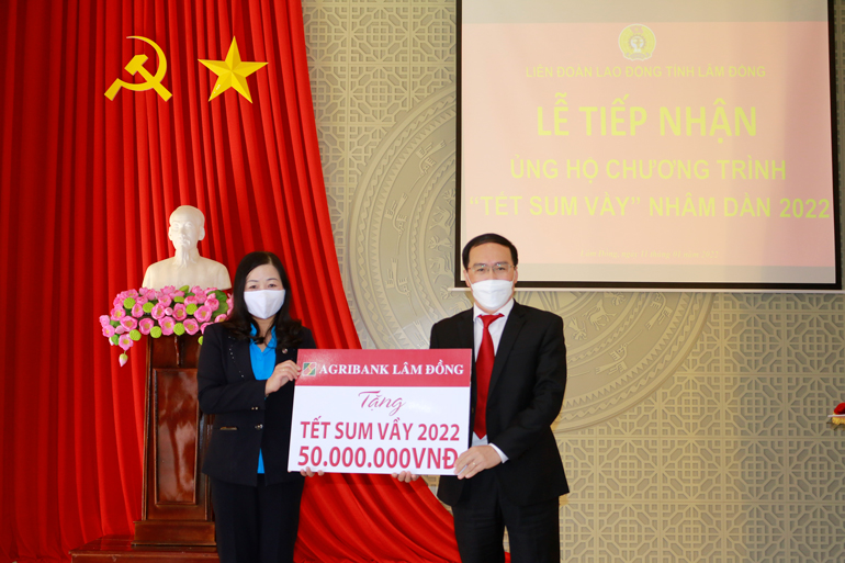 Tiếp nhận gần 400 triệu đồng ủng hộ Chương trình Tết sum vầy Nhâm Dần 2022