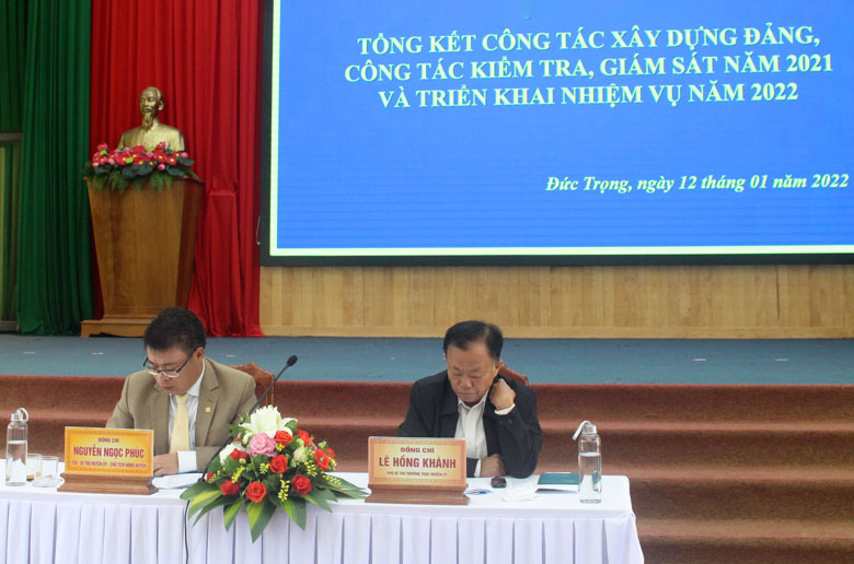Các đồng chí chủ trì hội nghị