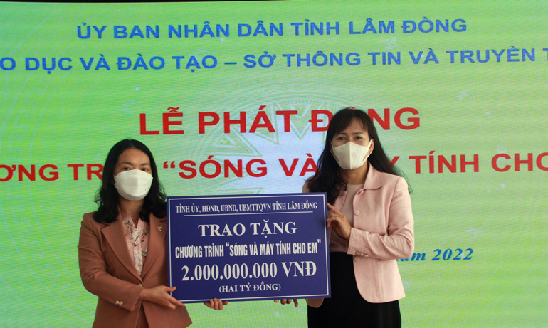 Lễ phát động Chương trình ''Sóng và máy tính cho em''