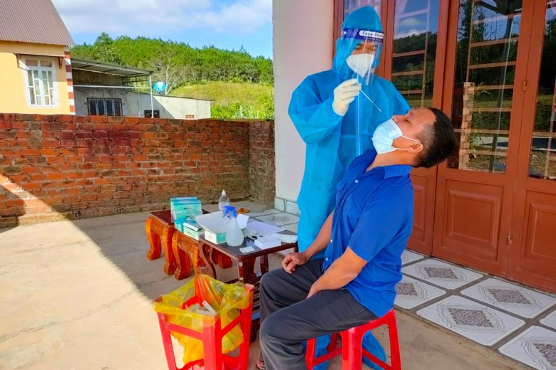 Ghi nhận 215 ca Covid-19 mới, thêm 1 ca tử vong