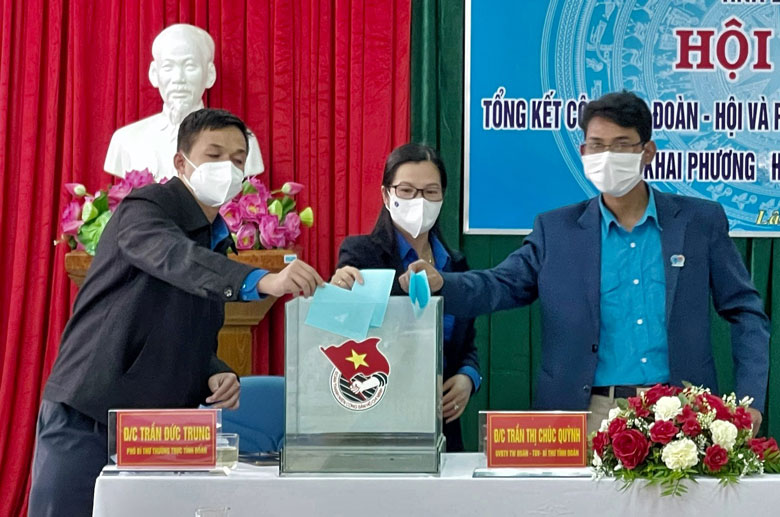 Hội nghị tiến hành giới thiệu nhân sự kiện toàn chức danh Phó Bí thư Tỉnh Đoàn Lâm Đồng khóa X.