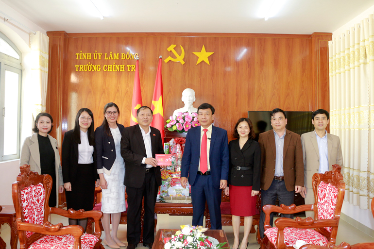 Trưởng Ban Tuyên giáo Tỉnh ủy thăm và chúc tết một số cơ quan, đơn vị
