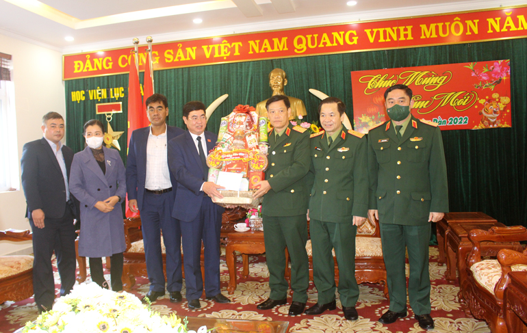 Đoàn lãnh đạo tỉnh thăm, chúc tết Học viện Lục quân