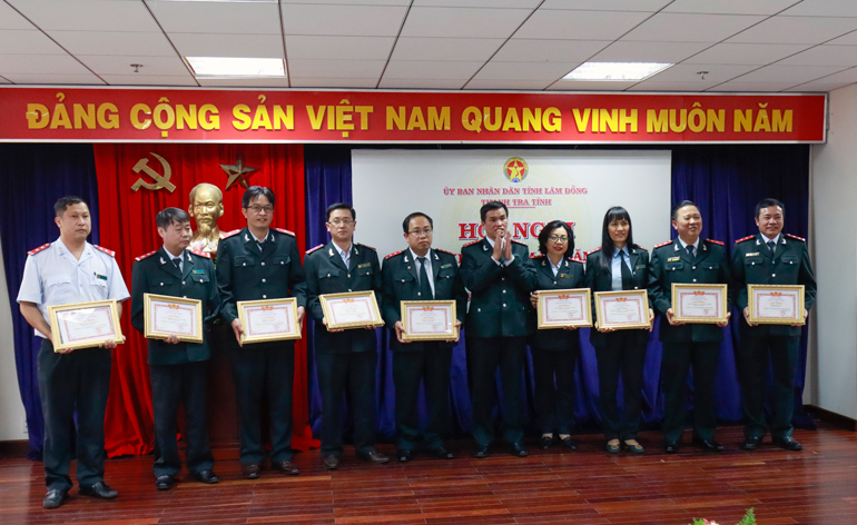 Nhiều tập thể, cá nhân được Thanh tra tỉnh tặng giấy khen vì có thành tích xuất sắc trong công tác năm 2021