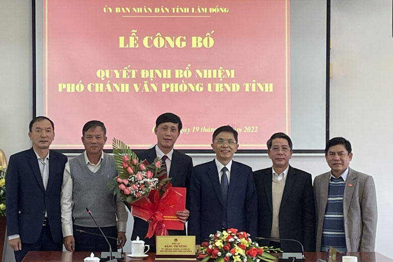 Trao quyết định bổ nhiệm Phó Chánh Văn phòng UBND tỉnh
