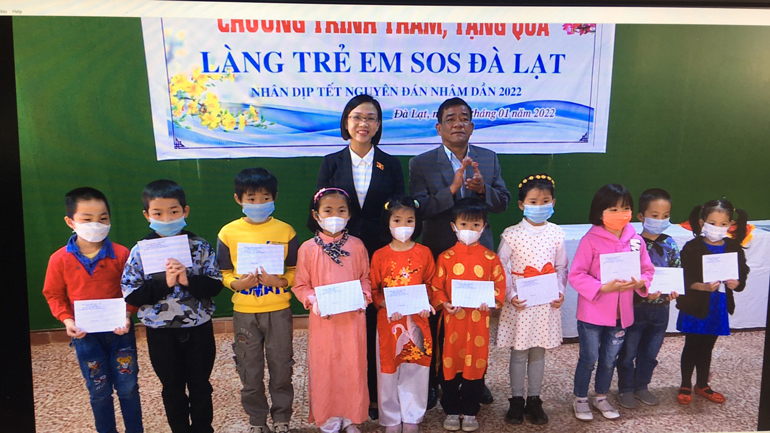 Đoàn ĐBQH Lâm Đồng tiếp tục chương trình thăm, chúc tết