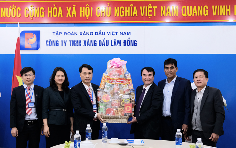Phó Chủ tịch Phạm S thăm, chúc Tết Công ty xăng dầu Lâm Đồng