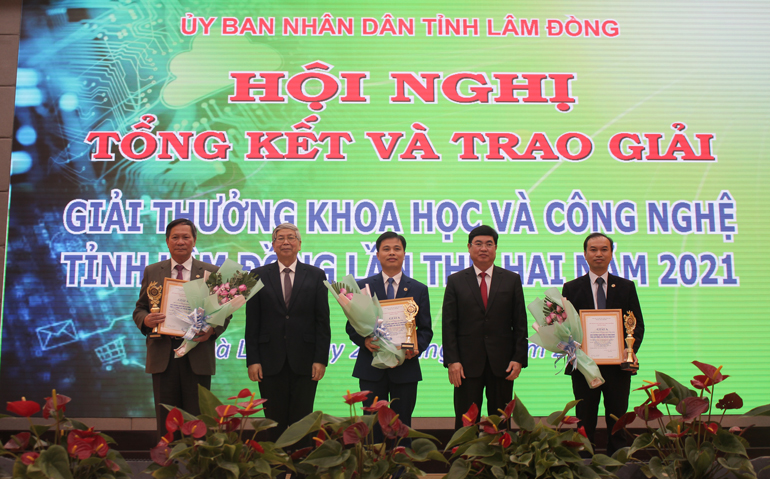 Trao giải A cho các nhà khoa học có công trình xuất sắc