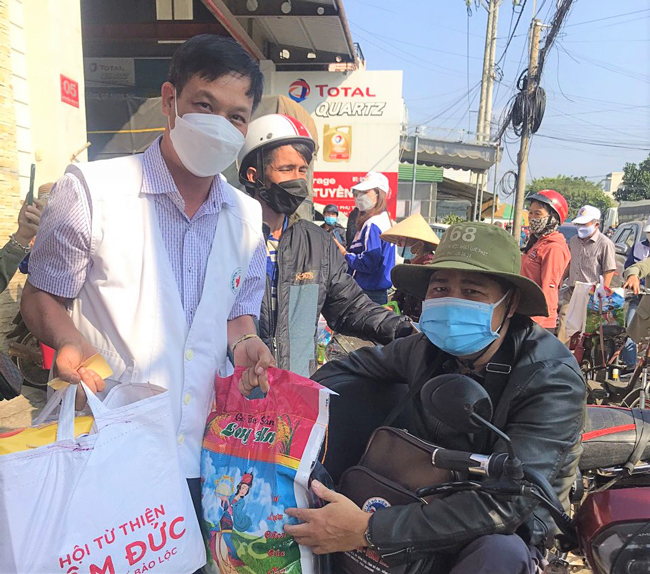 Bảo Lộc: Trao 550 phần quà tết