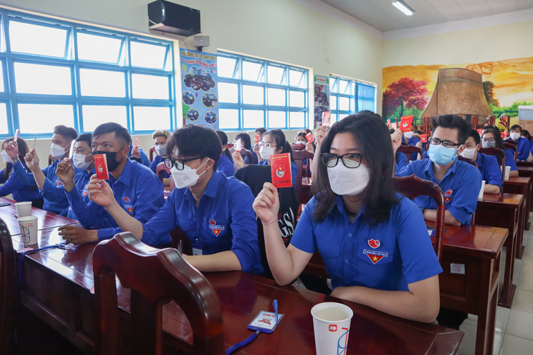 Đại biểu biểu quyết thông qua Nghị quyết Đại hội đại biểu Đoàn TNCS Hồ Chí Minh Phường 3 lần thứ XII, nhiệm kỳ 2022 – 2027