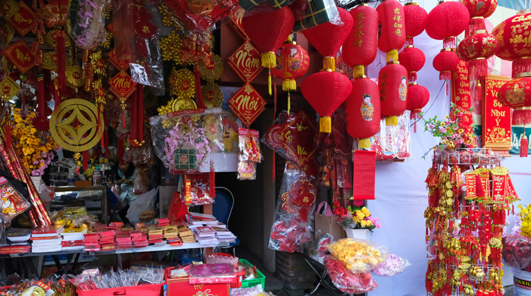 Đa dạng các mặt hàng trang trí tết