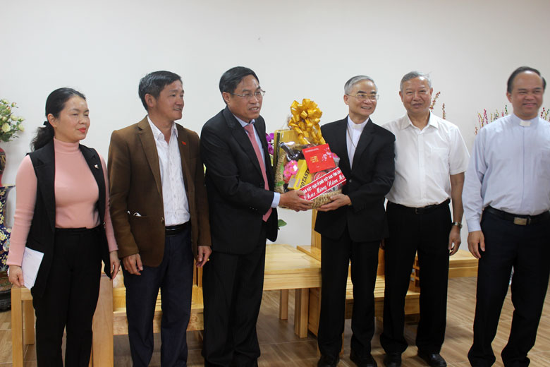 Chủ tịch Ủy ban MTTQ tỉnh Lâm Đồng Võ Ngọc Hiệp chúc tết các tổ chức tôn giáo