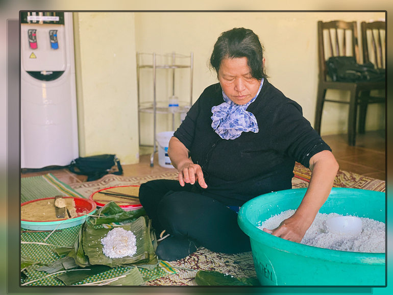 Gói bánh chưng dịp Tết Nguyên đán rất ý nghĩa đối với mỗi gia đình