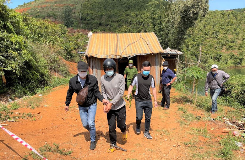 Bảo Lâm: Thực nghiệm hiện trường vụ án giết chủ vườn cà phê cướp tài sản