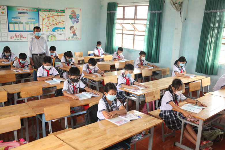 Ngành Giáo dục huyện Cát Tiên vừa triển khai nhiệm vụ dạy và học, vừa tích cực thực hiện công tác phòng, chống dịch COVID-19.