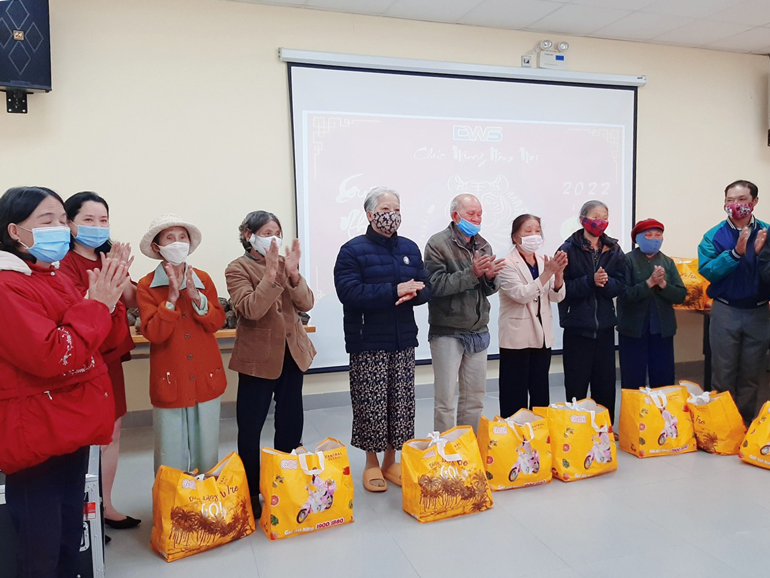 Đà Lạt: Trao quà tết cho các gia đình khó khăn