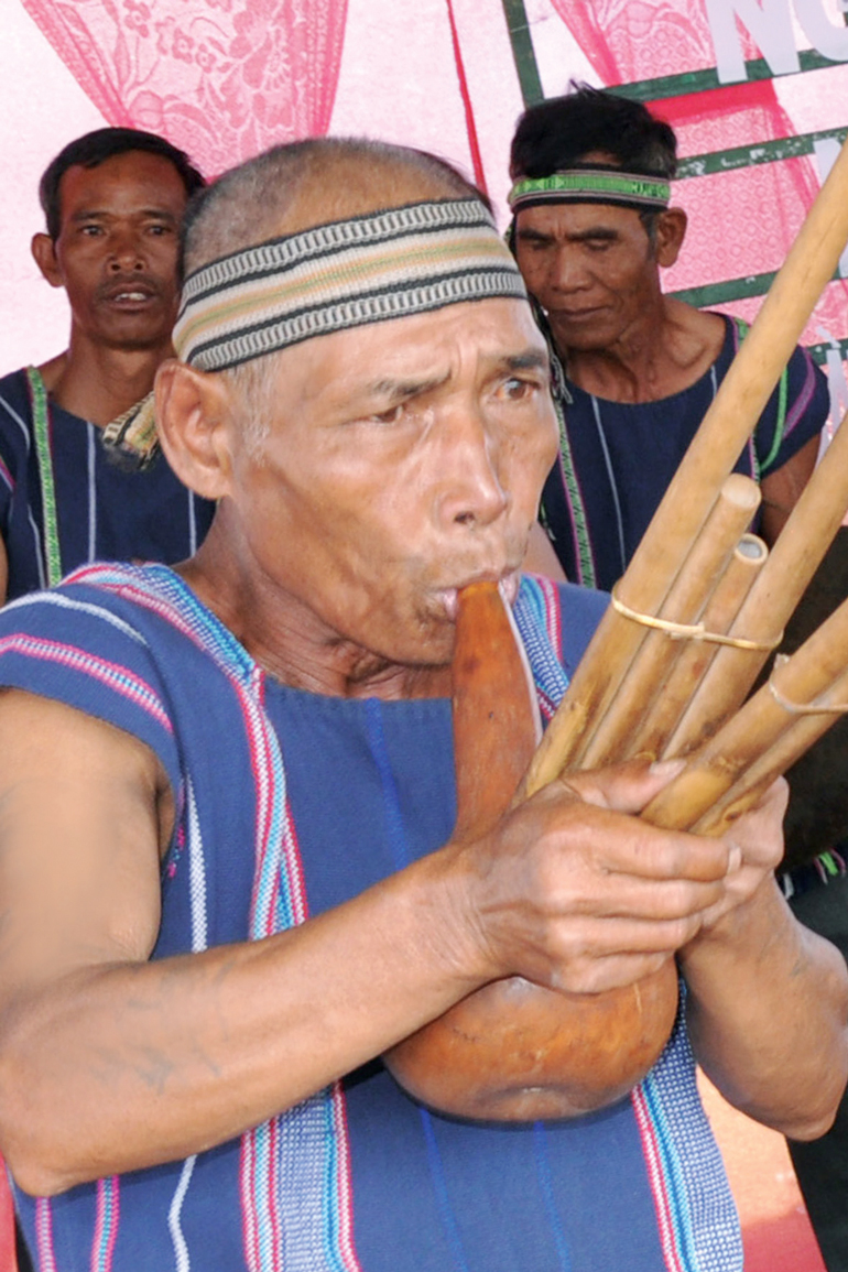 Tây Nguyên đi và nghĩ