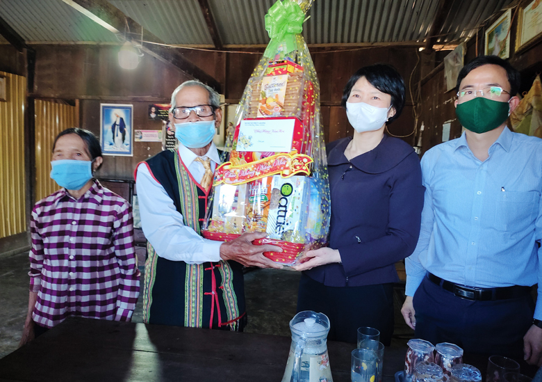 Phát huy vai trò người có uy tín trong vùng đồng bào dân tộc thiểu số