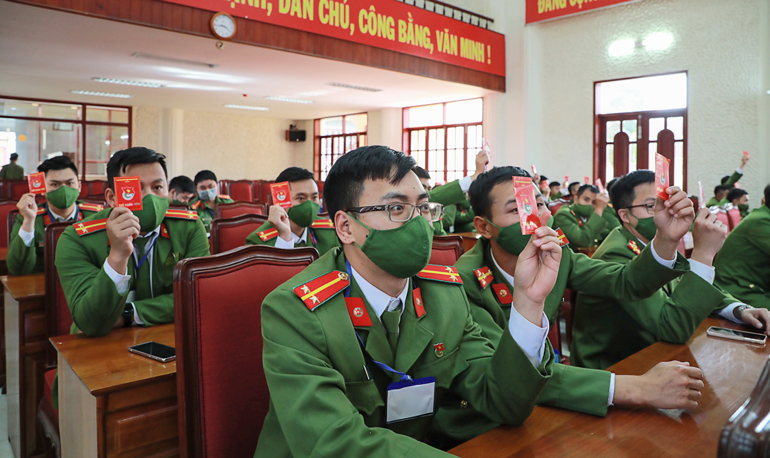 Biểu quyết danh sách bầu cử Ban Chấp hành khoá mới