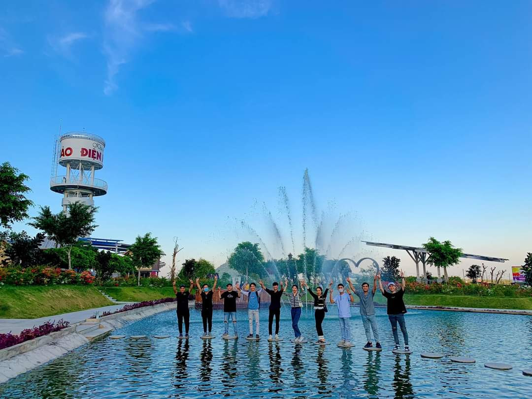 Nam thanh, nữ tú thi nhau "check - in" tại cung đường màu nắng.