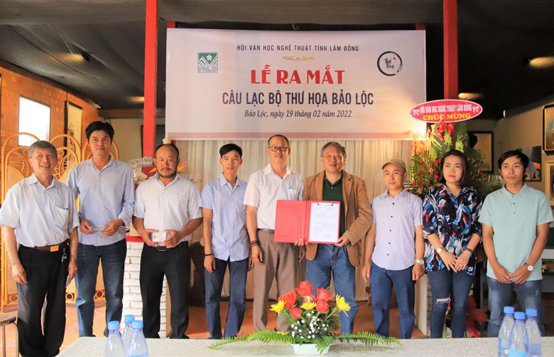Ra mắt Câu lạc bộ Thư họa Bảo Lộc