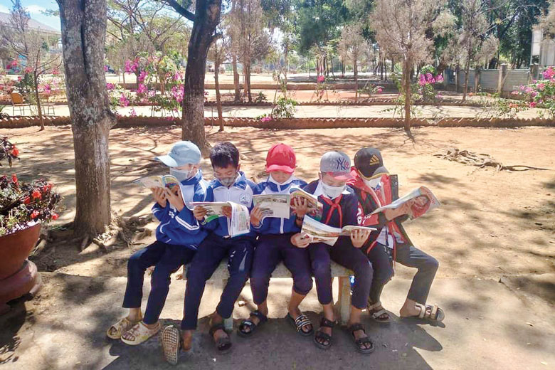 ''Thắp lửa'' văn hóa đọc sách cho học sinh vùng sâu