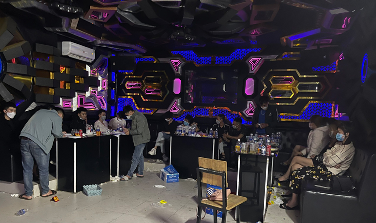 Lâm Hà: Bắt quả tang 18 đối tượng sử dụng trái phép chất ma túy tại quán karaoke