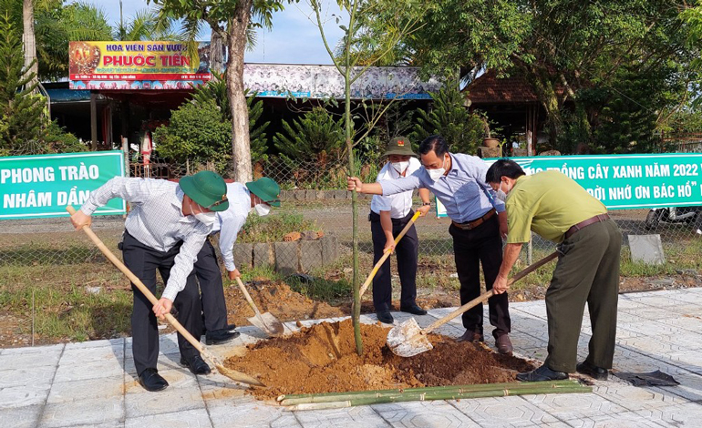 Đạ Tẻh phát động trồng cây xanh gắn với trồng rừng cảnh quan năm 2022