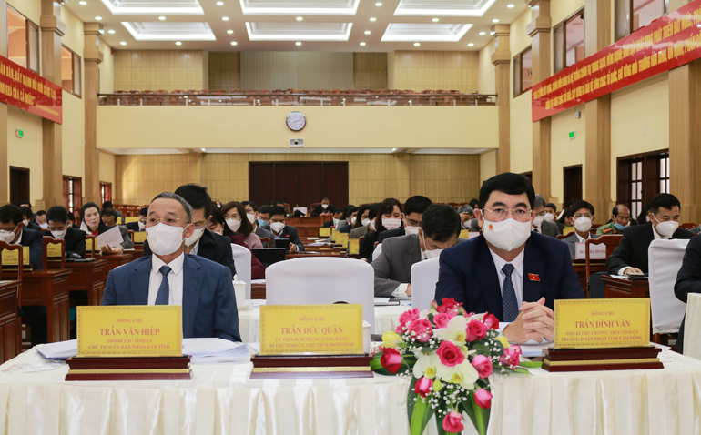 Các đồng chí lãnh đạo tỉnh tham dự kỳ họp