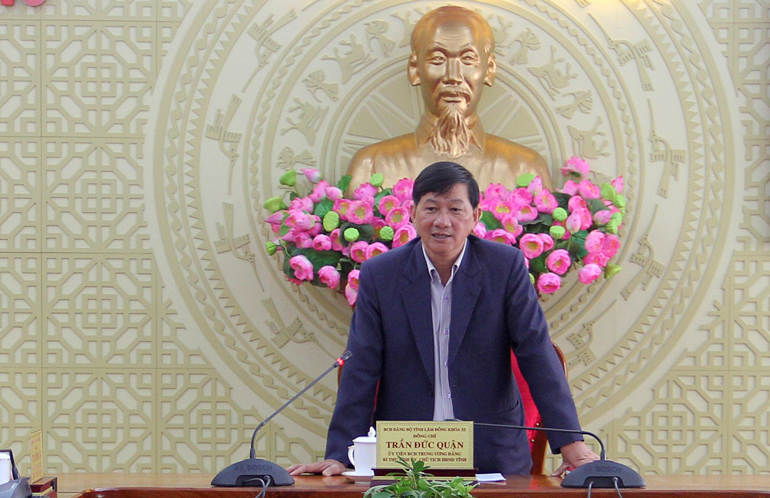 Đồng chí Trần Đức Quận - Ủy viên Ban Chấp hành Trung ương Đảng, Bí thư Tỉnh ủy, Chủ tịch HĐND tỉnh, Trưởng Ban Chỉ đạo thực hiện các công trình trọng điểm phát biểu kết luận hội nghị