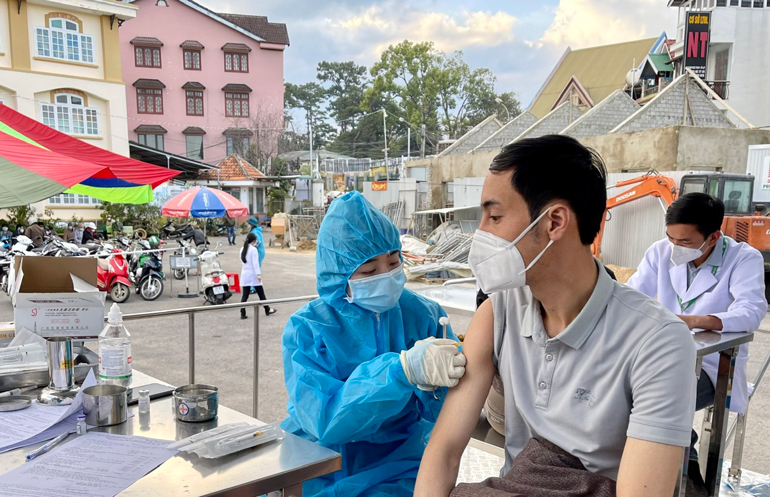 Ghi nhận 1.042 ca Covid-19 mới, thêm 1 ca tử vong