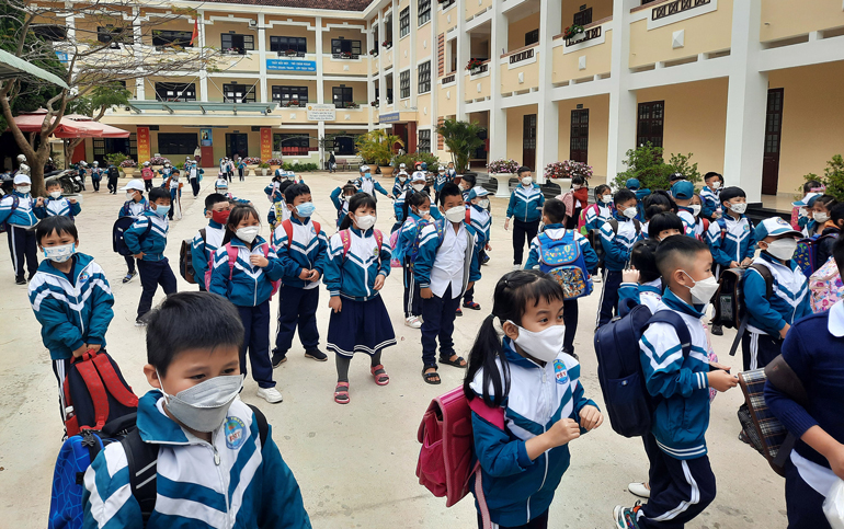 Học sinh tiểu học tại Đà Lạt ngày đầu tiên học trực tiếp 