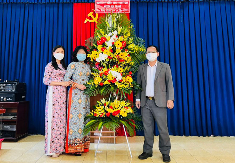 Lãnh đạo huyện Đức Trọng chúc mừng Hội LHPN huyện nhân ngày Quốc tế phụ nữ 8/3