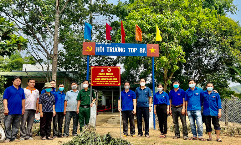 Đạ Tẻh: Bàn giao công trình đèn đường thắp sáng vùng quê