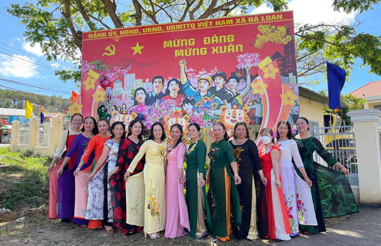 Phụ nữ Đức Trọng hưởng ứng "Tuần lễ Áo dài" năm 2022