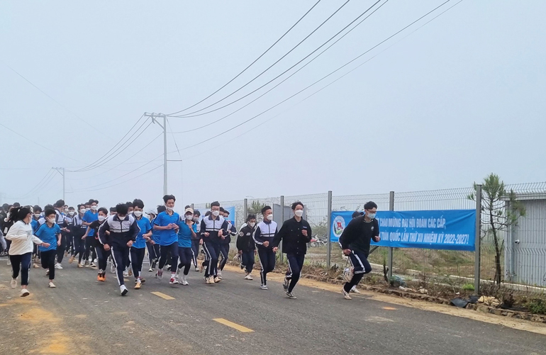 Đà Lạt: Hơn 100 đoàn viên, thanh niên tham gia hưởng ứng chương trình ''Mỗi thanh niên 10.000 bước chân mỗi ngày''