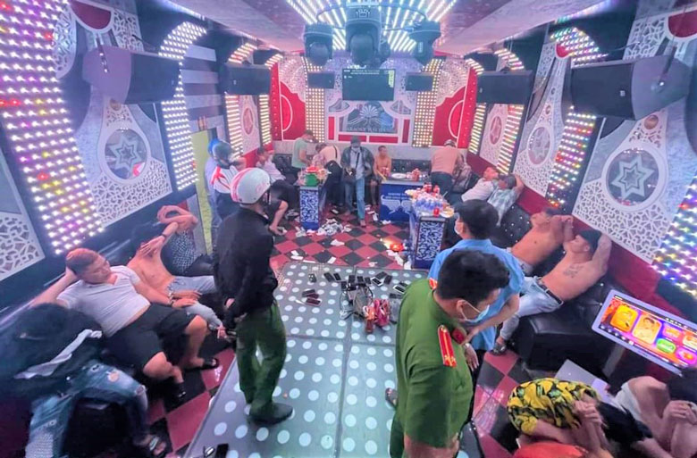 Cát Tiên: Bắt quả tang nhóm thanh niên sử dụng ma túy trong quán karaoke