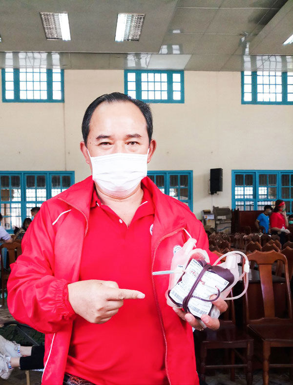 Cả gia đình cùng hiến máu nhân đạo