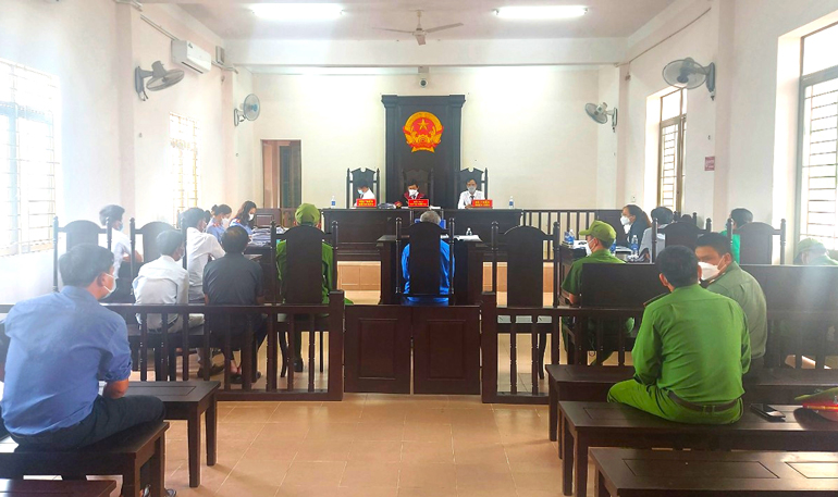 Đạ Tẻh: Hiệu trưởng lãnh 8 năm tù về các tội ''Tham ô tài sản'' và ''Lợi dụng chức vụ, quyền hạn trong khi thi hành công vụ''
