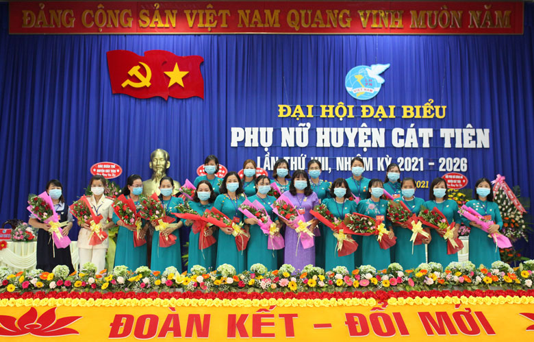 Cát Tiên: Phát huy vai trò của đội ngũ cán bộ nữ trong công tác xây dựng Đảng, xây dựng chính quyền