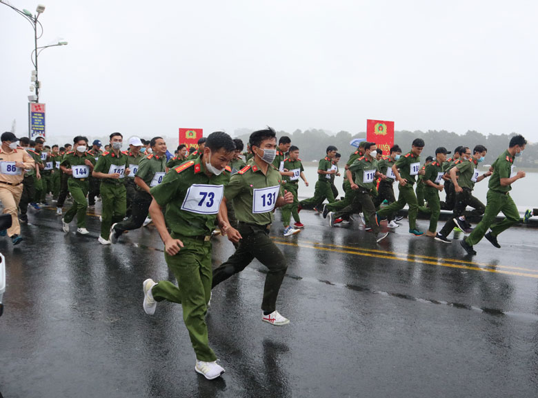 Đoàn Thanh niên Công an tỉnh tổ chức Hội thao truyền thống Tháng Thanh niên 2022